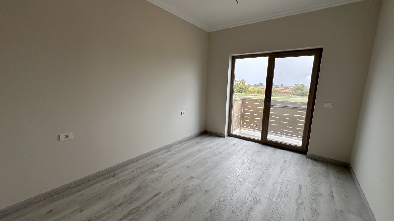 Duplex de vanzare cu 5 camere, despartit prin garaj, zona Giroc  22, foxfort.ro