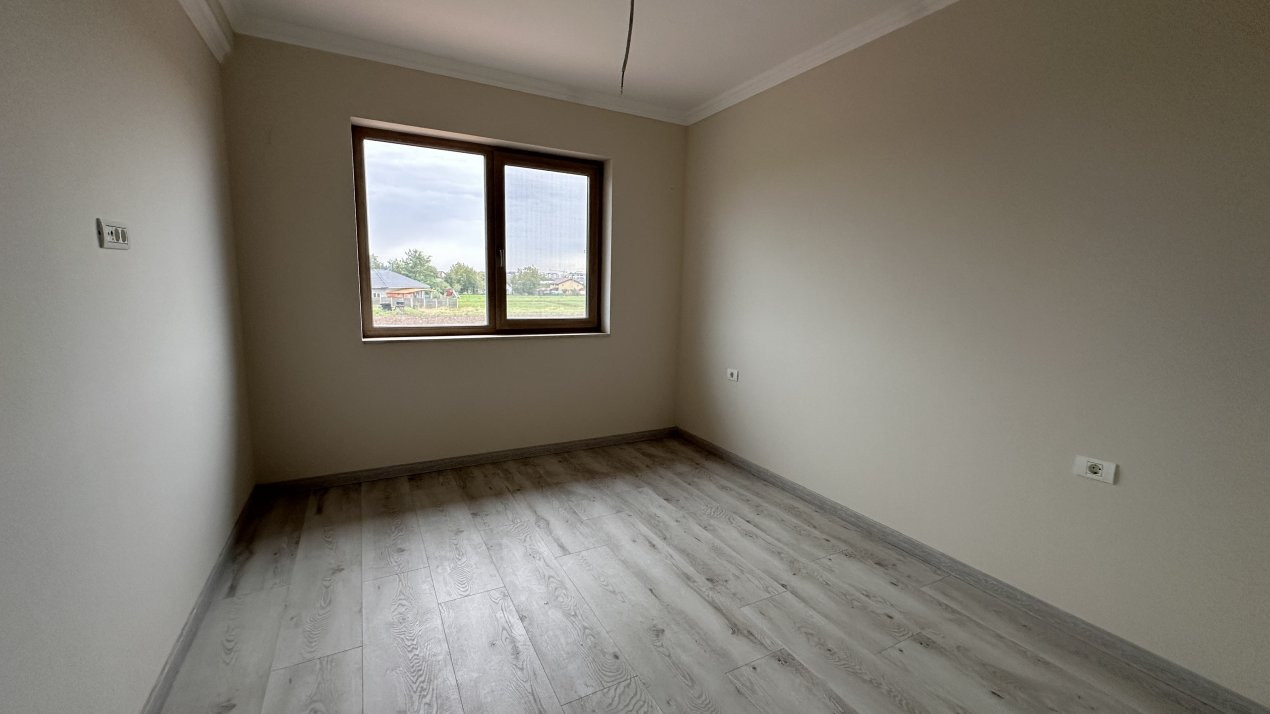 Duplex de vanzare cu 5 camere, despartit prin garaj, zona Giroc  23, foxfort.ro