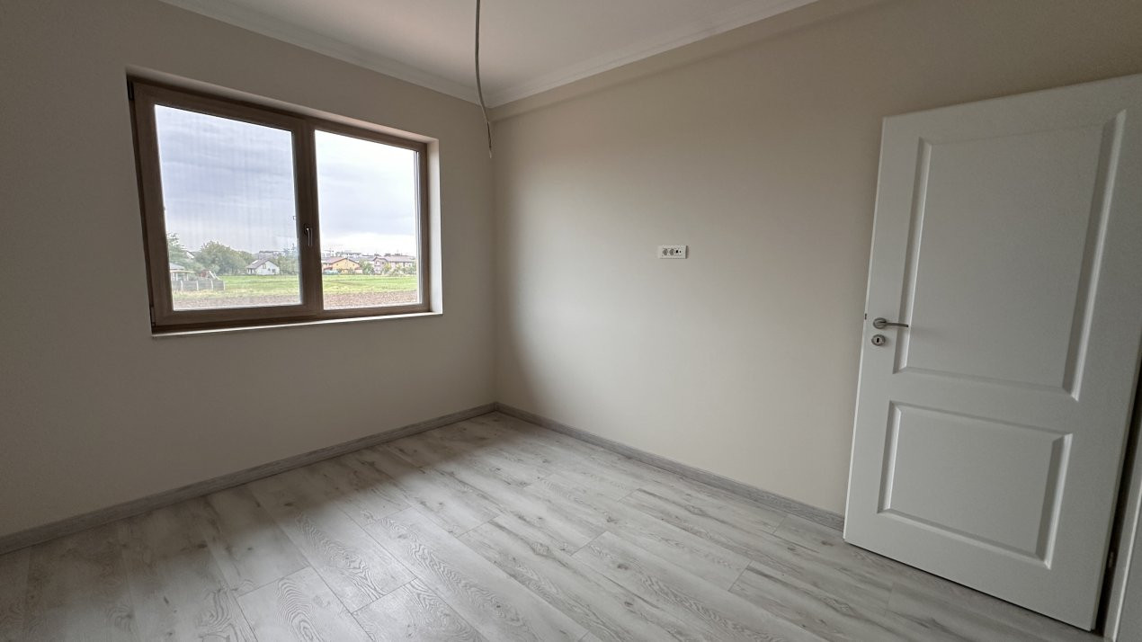 Duplex de vanzare cu 5 camere, despartit prin garaj, zona Giroc  27, foxfort.ro