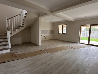 Duplex de vanzare cu 5 camere, despartit prin garaj, zona Giroc imagine mica 1, foxfort.ro