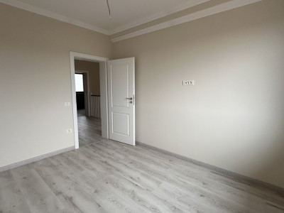 Duplex de vanzare cu 5 camere, despartit prin garaj, zona Giroc imagine mica 13, foxfort.ro