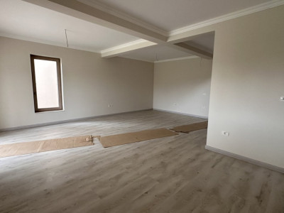 Duplex de vanzare cu 5 camere, despartit prin garaj, zona Giroc imagine mica 18, foxfort.ro