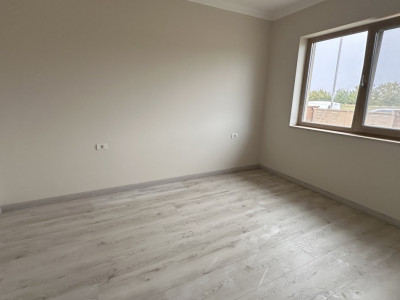 Duplex de vanzare cu 5 camere, despartit prin garaj, zona Giroc imagine mica 19, foxfort.ro