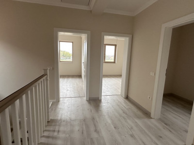 Duplex de vanzare cu 5 camere, despartit prin garaj, zona Giroc imagine mica 25, foxfort.ro