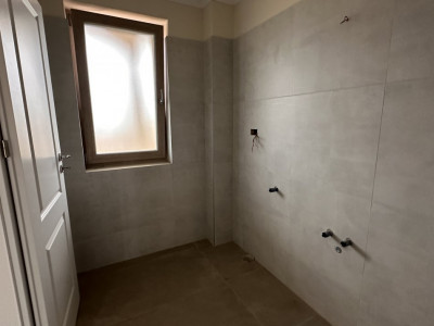 Duplex de vanzare cu 5 camere, despartit prin garaj, zona Giroc imagine mica 29, foxfort.ro