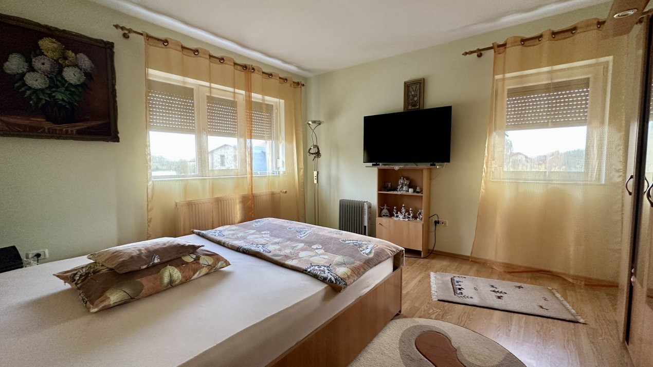 Casa individuala 5 camere si teren 1000 mp, in Sag 10, foxfort.ro