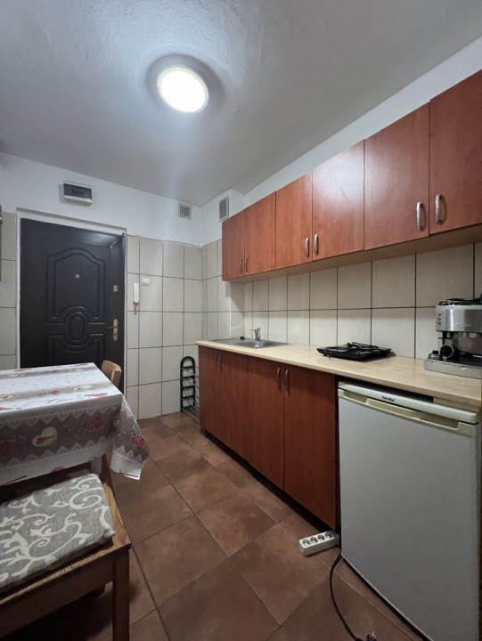 Apartament cu o camera 28 mp de inchiriat, zona Complex Studentesc 5, foxfort.ro