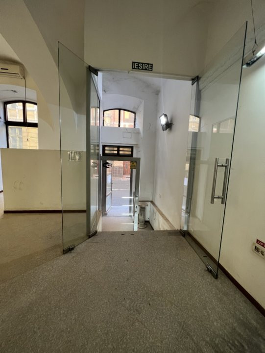Spatiu comercial, Parter + Demisol, 200 mp, in Piata Libertatii  2, foxfort.ro