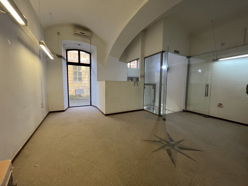 Spatiu comercial, Parter + Demisol, 200 mp, in Piata Libertatii  3, foxfort.ro