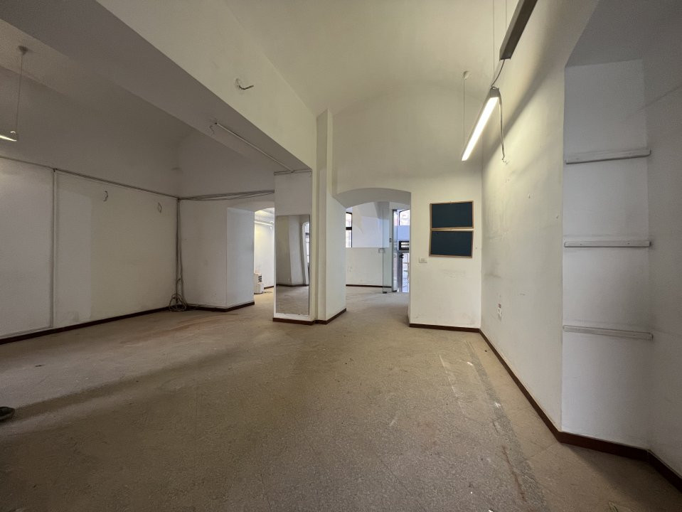 Spatiu comercial, Parter + Demisol, 200 mp, in Piata Libertatii  6, foxfort.ro