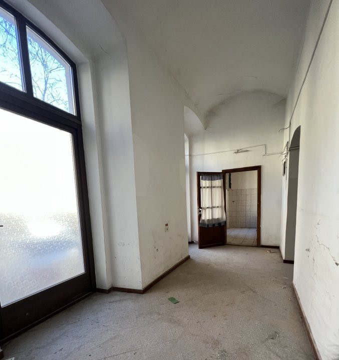 Spatiu comercial, Parter + Demisol, 200 mp, in Piata Libertatii  8, foxfort.ro