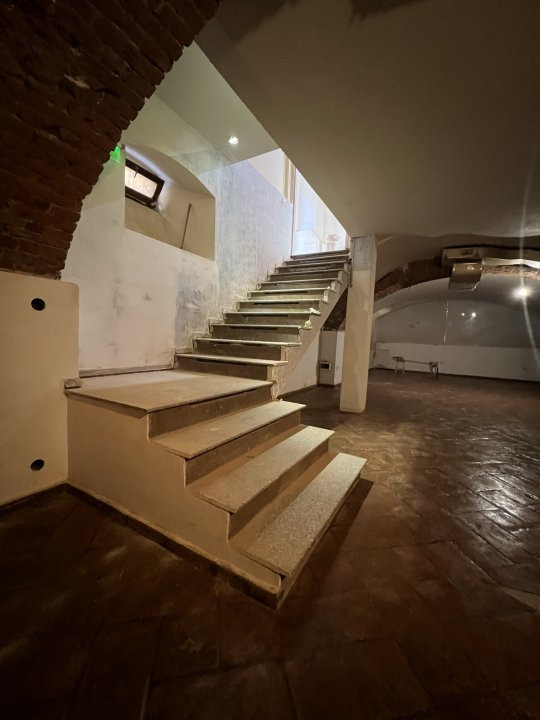 Spatiu comercial, Parter + Demisol, 200 mp, in Piata Libertatii  10, foxfort.ro