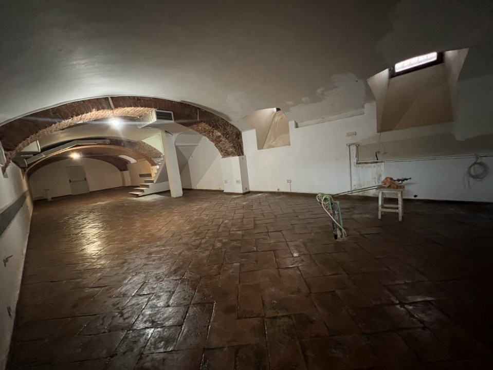 Spatiu comercial, Parter + Demisol, 200 mp, in Piata Libertatii  11, foxfort.ro