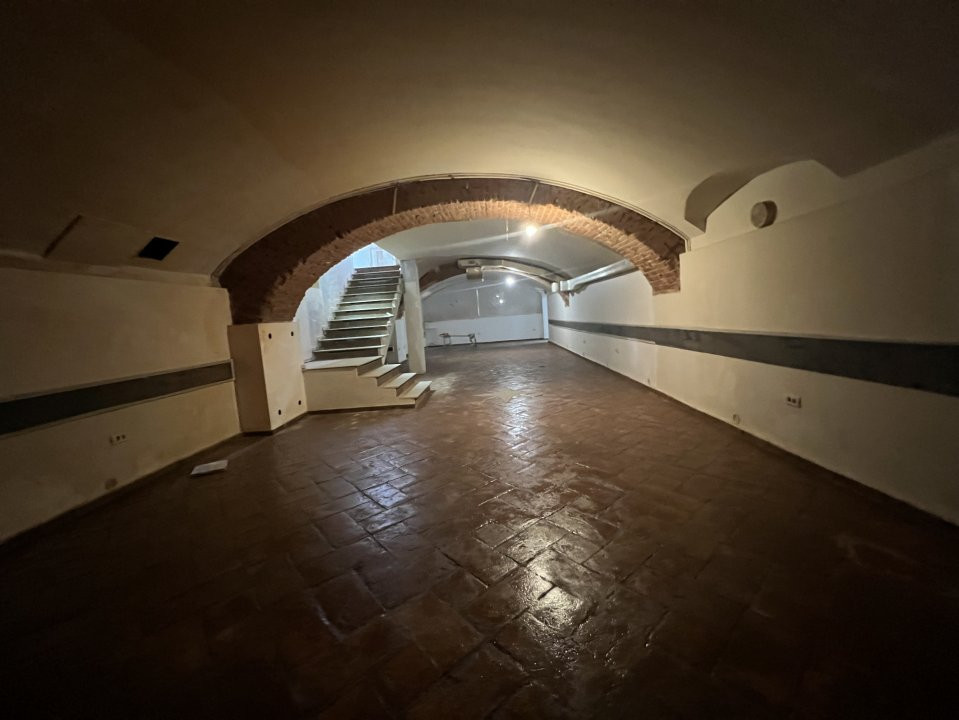 Spatiu comercial, Parter + Demisol, 200 mp, in Piata Libertatii  12, foxfort.ro