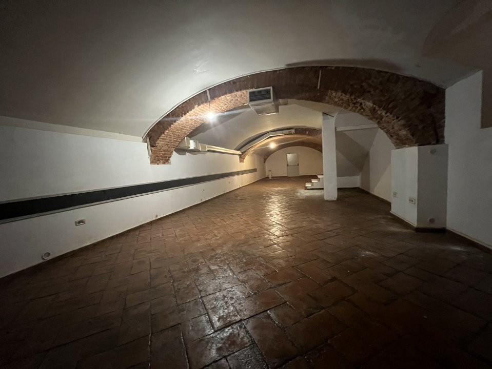 Spatiu comercial, Parter + Demisol, 200 mp, in Piata Libertatii  13, foxfort.ro