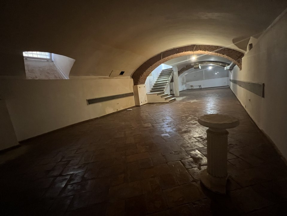 Spatiu comercial, Parter + Demisol, 200 mp, in Piata Libertatii  14, foxfort.ro