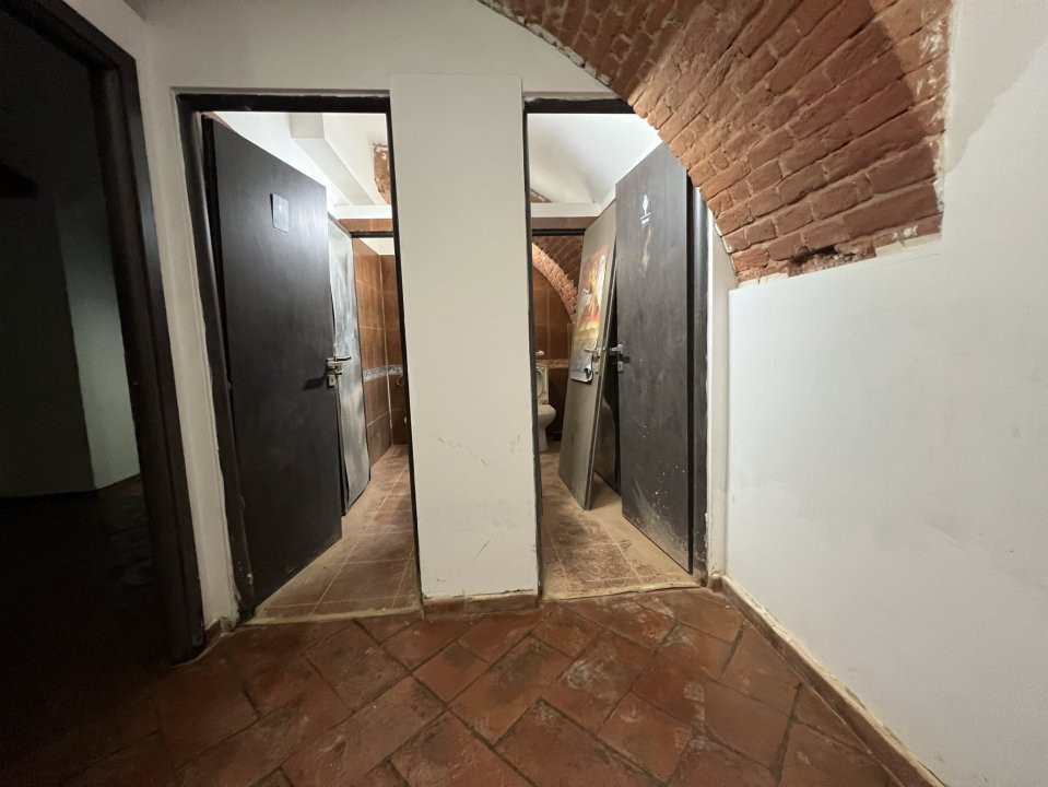 Spatiu comercial, Parter + Demisol, 200 mp, in Piata Libertatii  16, foxfort.ro