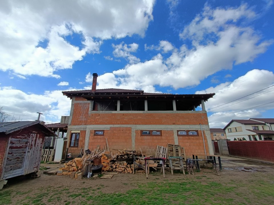 Casa la rosu 6 camere, Chisoda - ID V4970 1, foxfort.ro