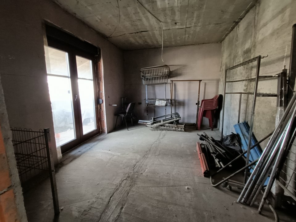 Casa la rosu 6 camere, Chisoda - ID V4970 9, foxfort.ro