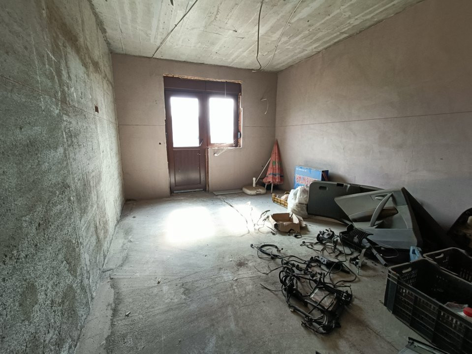 Casa la rosu 6 camere, Chisoda - ID V4970 12, foxfort.ro