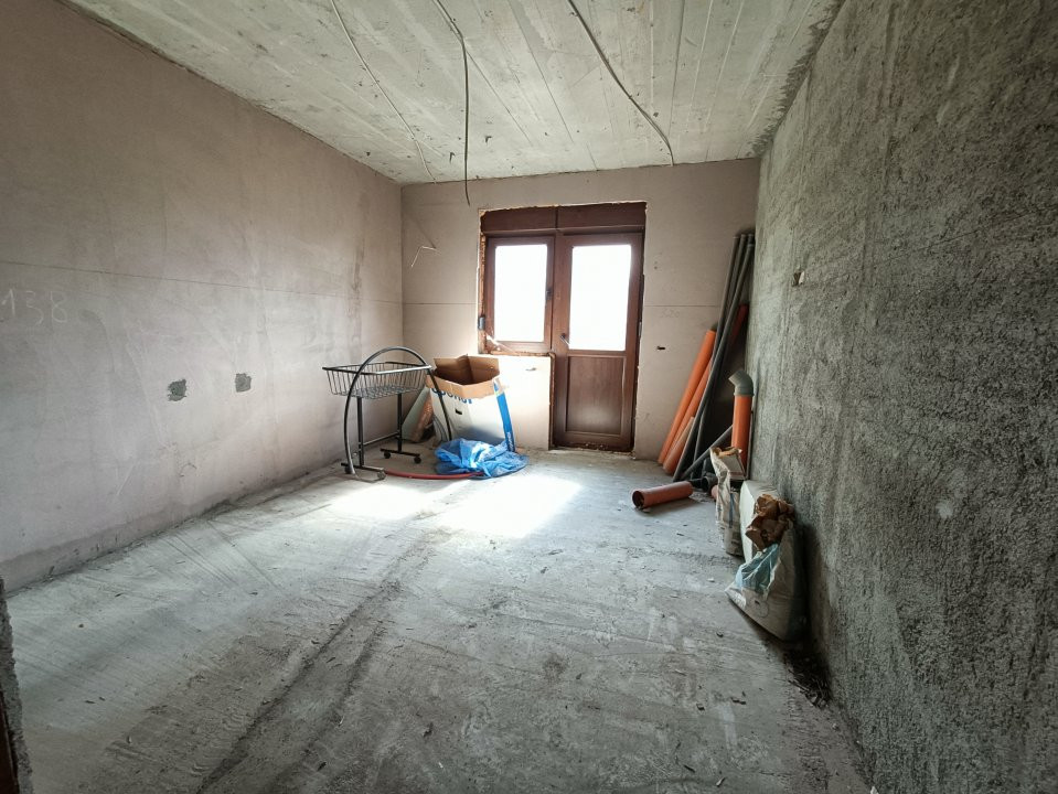 Casa la rosu 6 camere, Chisoda - ID V4970 15, foxfort.ro