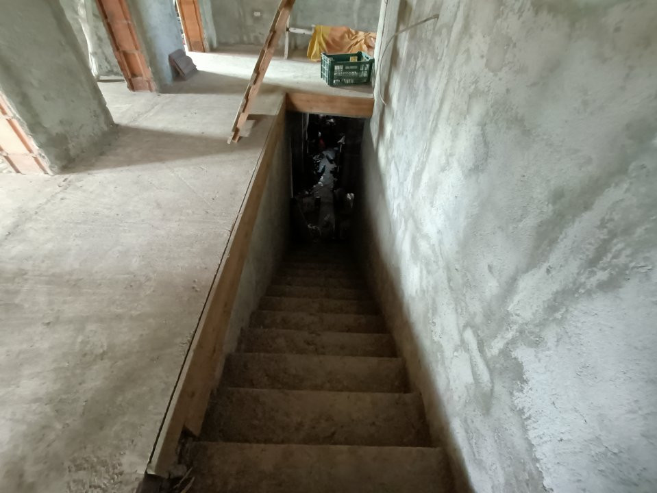 Casa la rosu 6 camere, Chisoda - ID V4970 17, foxfort.ro