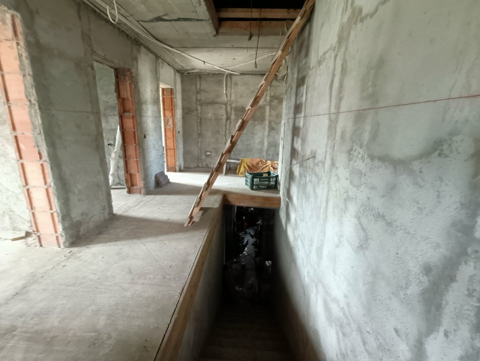 Casa la rosu 6 camere, Chisoda - ID V4970 18, foxfort.ro