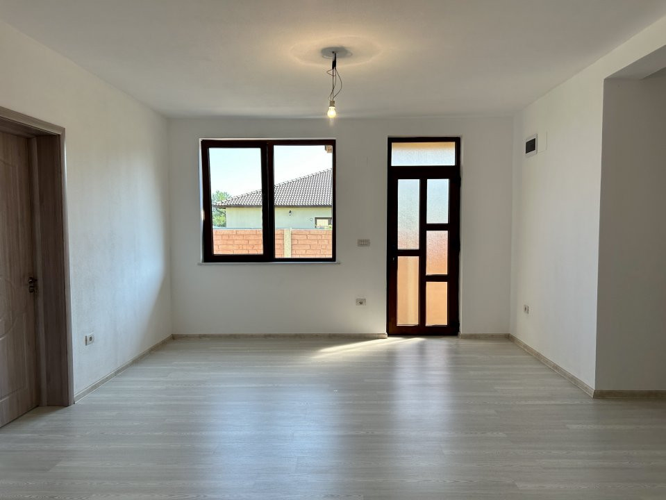 Duplex pe parter 4 camere Ghiroda  2, foxfort.ro