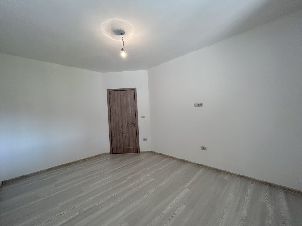 Duplex pe parter 4 camere Ghiroda  10, foxfort.ro