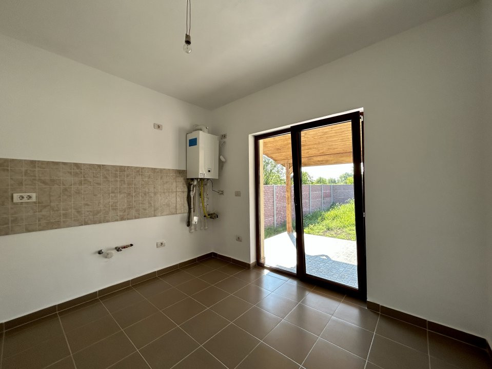 Duplex pe parter 4 camere Ghiroda  11, foxfort.ro