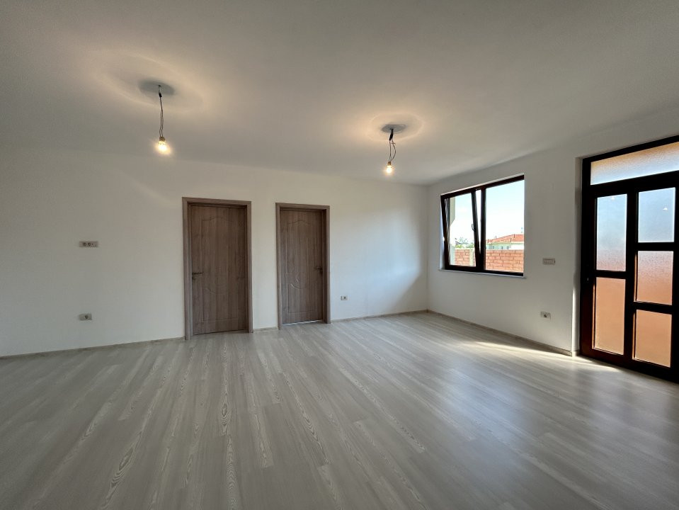 Duplex pe parter 4 camere Ghiroda  17, foxfort.ro