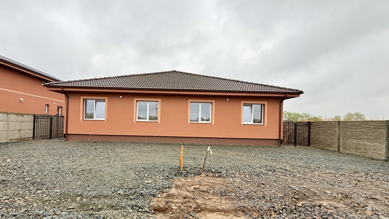 Duplex pe parter 4 camere Ghiroda  1, foxfort.ro