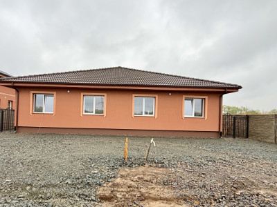 Duplex pe parter 4 camere Ghiroda 