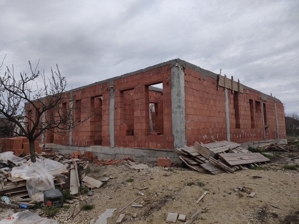 Case de vanzare Izvin Central 3