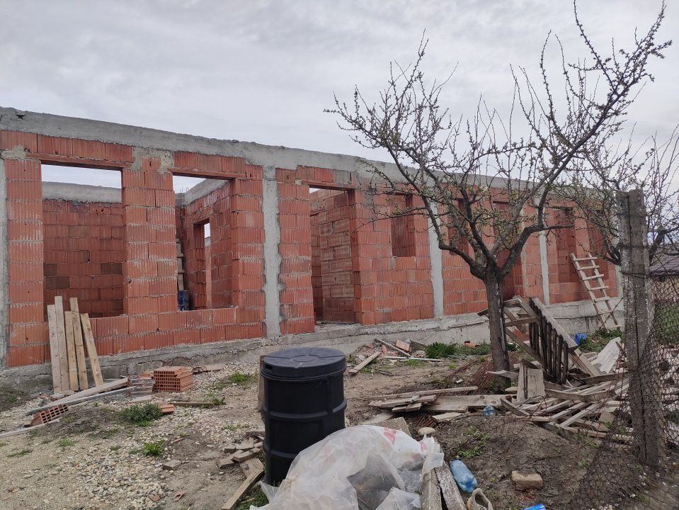Case de vanzare Izvin Central 4