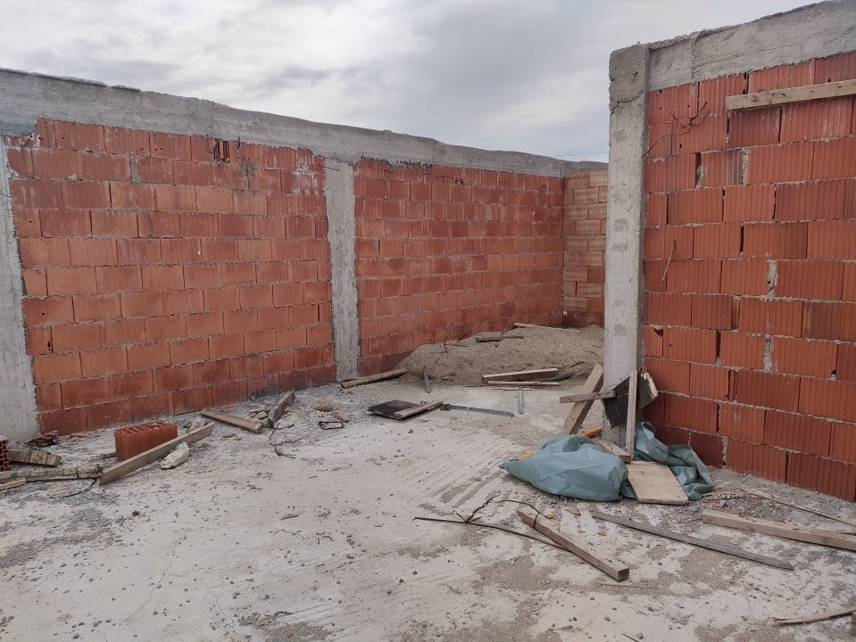 Case de vanzare Izvin Central 7
