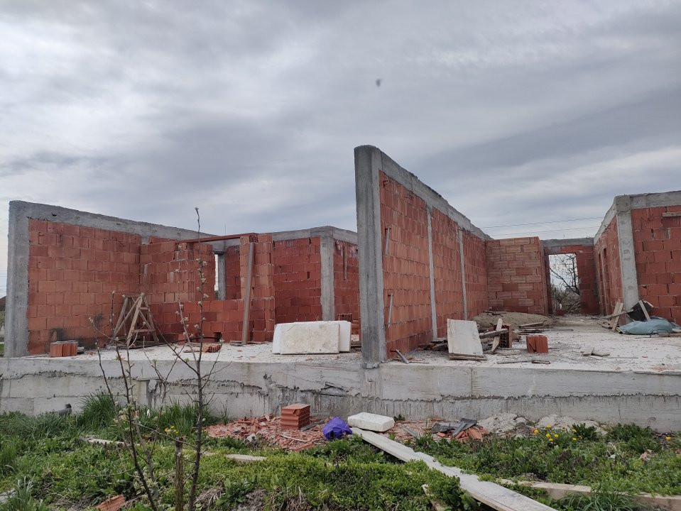 Case de vanzare Izvin Central 10