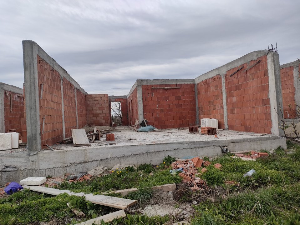 Case de vanzare Izvin Central 11