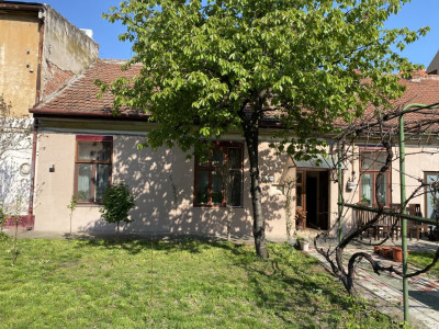 Casa cu 3 camere la curte comuna in Balcescu - ID V5155