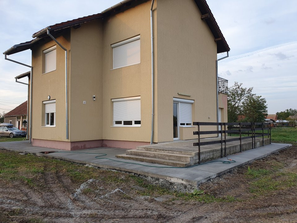 Casa cu 5 camere, 236 mp, teren 5805 mp, gaz, Brestea - Denta  15, foxfort.ro