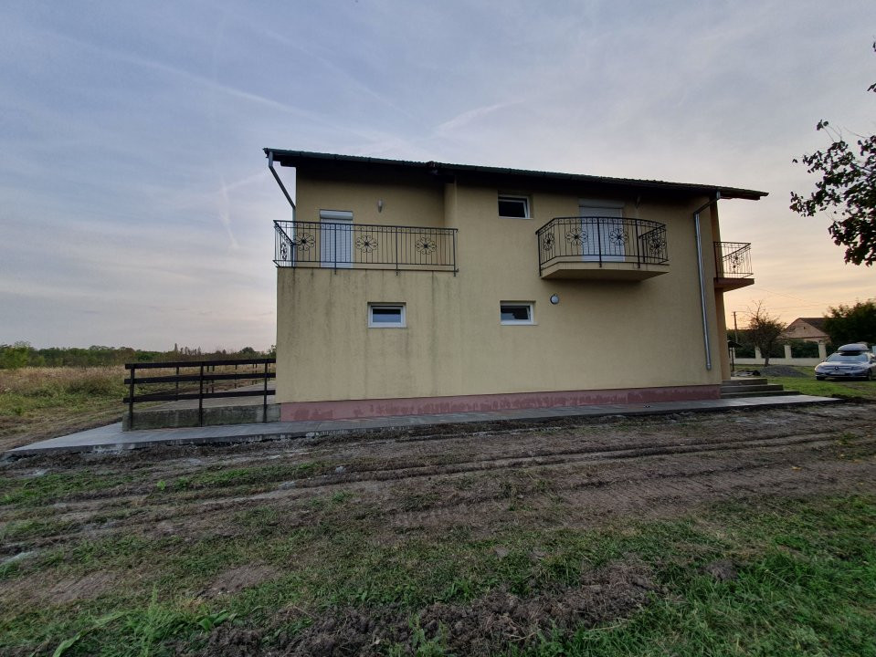 Casa cu 5 camere, 236 mp, teren 5805 mp, gaz, Brestea - Denta  18, foxfort.ro