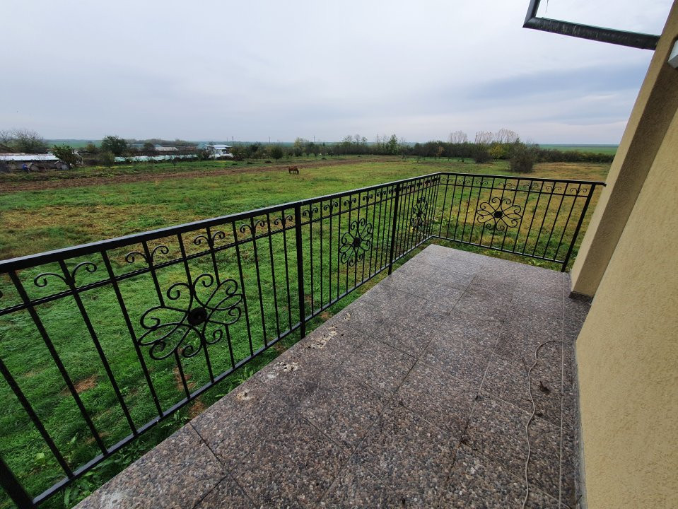 Casa cu 5 camere, 236 mp, teren 5805 mp, gaz, Brestea - Denta  35, foxfort.ro