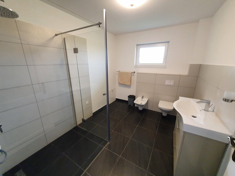 Casa cu 5 camere, 236 mp, teren 5805 mp, gaz, Brestea - Denta  38, foxfort.ro