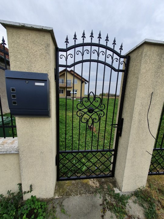 Casa cu 5 camere, 236 mp, teren 5805 mp, gaz, Brestea - Denta  42, foxfort.ro