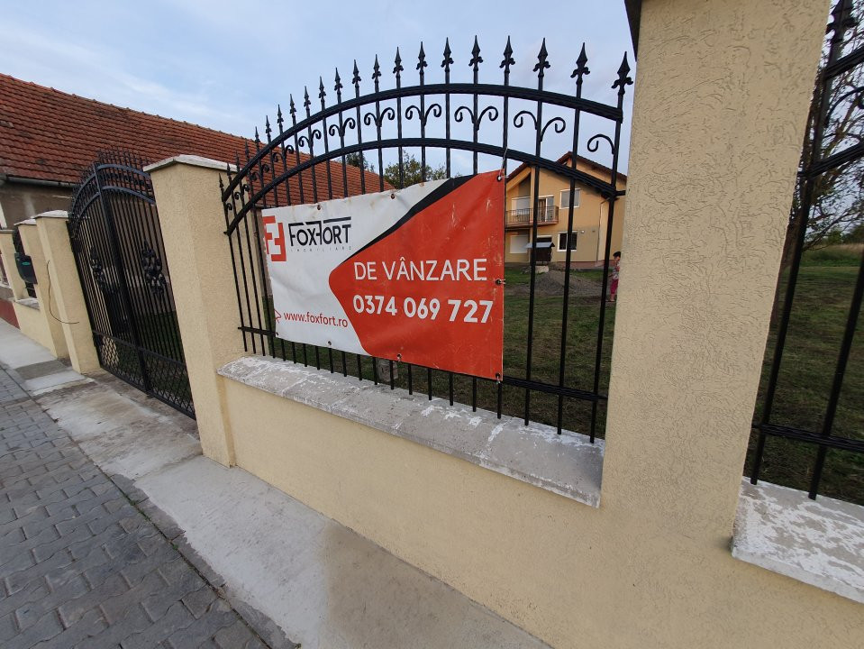 Casa cu 5 camere, 236 mp, teren 5805 mp, gaz, Brestea - Denta  43, foxfort.ro