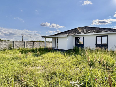 Casa individuala cu 4 camere in Peciu Nou - ID V5400