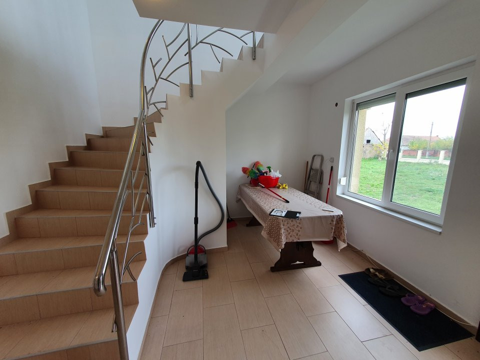 Casa cu 5 camere, 236 mp, teren 5805 mp, Brestea - Denta  6, foxfort.ro