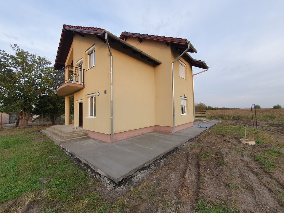 Casa cu 5 camere, 236 mp, teren 5805 mp, Brestea - Denta  13, foxfort.ro