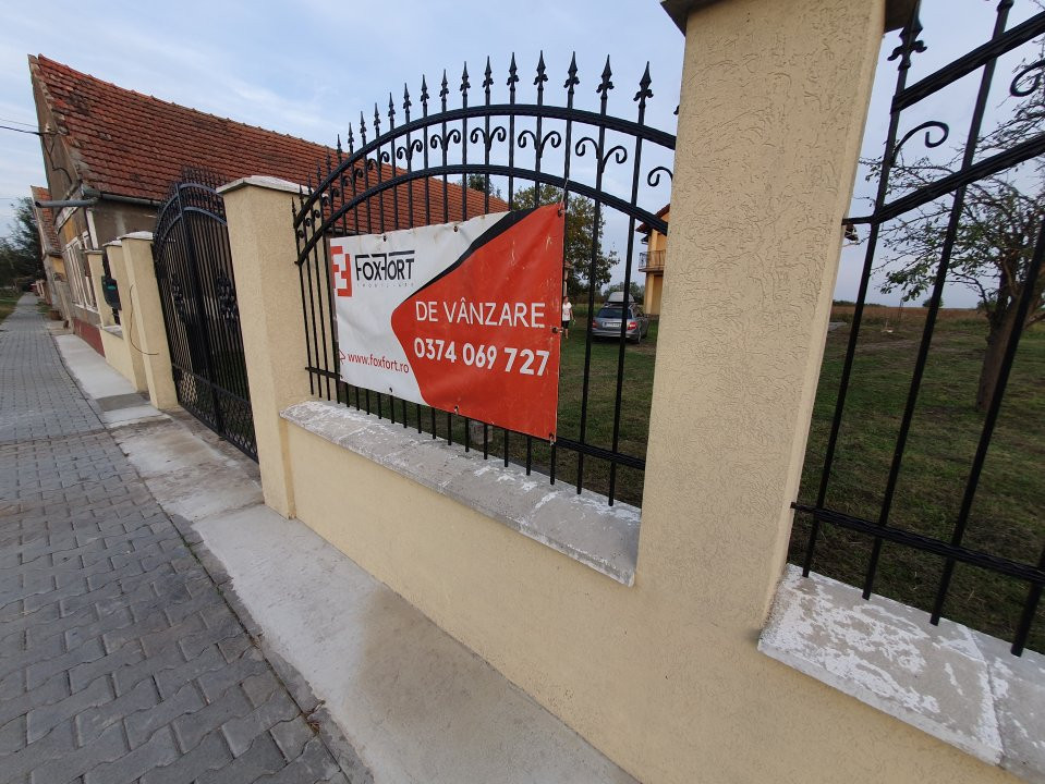 Casa cu 5 camere, 236 mp, teren 5805 mp, Brestea - Denta  42, foxfort.ro