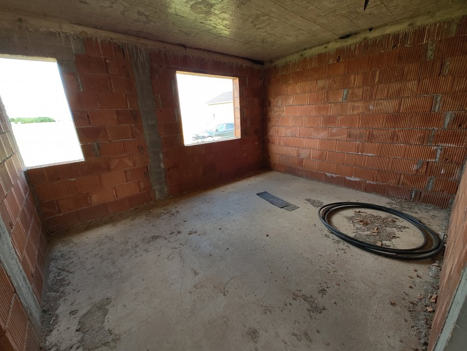 Casa Giarmata la gri cu toate utilitatile - ID V5615 15, foxfort.ro